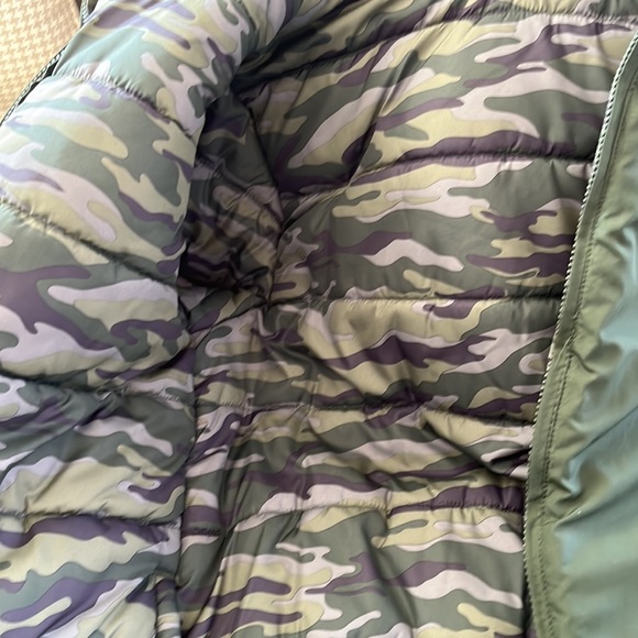 Like New Boys Puffer/Bomber Reversible Coat Size 12 - Picture 3 of 4